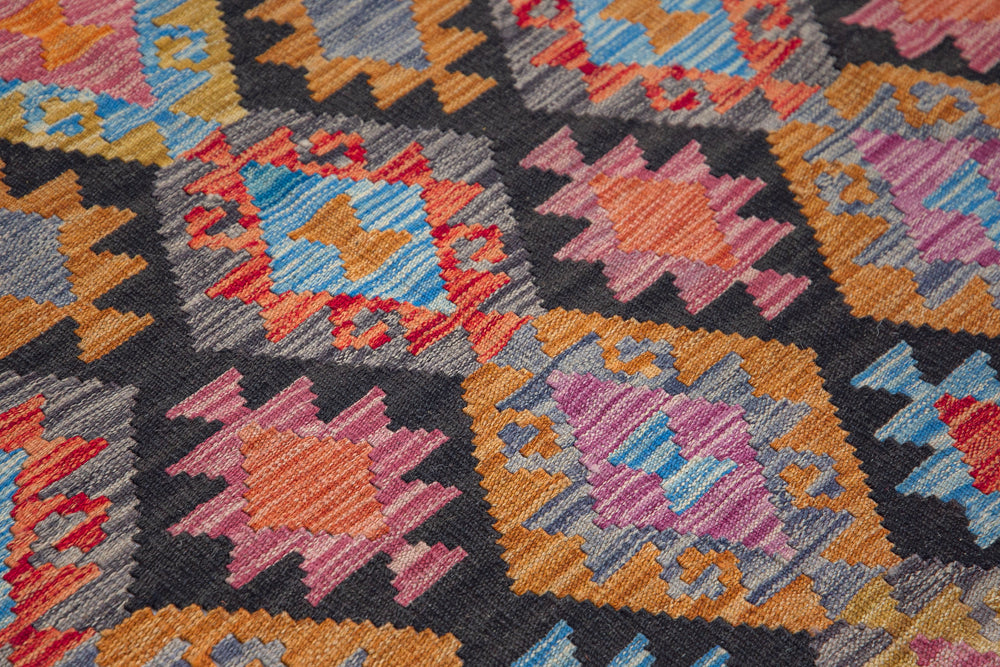 ESMA 7.9 x 5.7 ft - 243 x 174 cm
