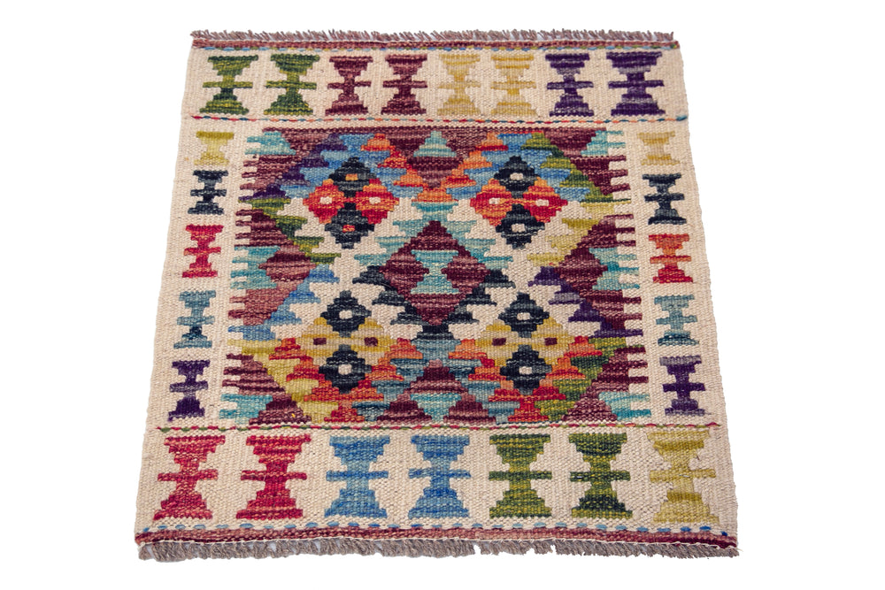 FATIMA 1.7 x 1.6 ft - 53 x 51 cm